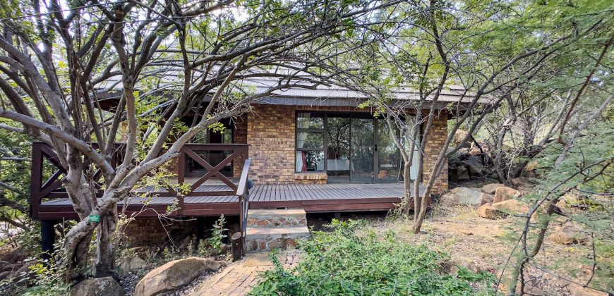 PRM155-  Thutlwa Lodge